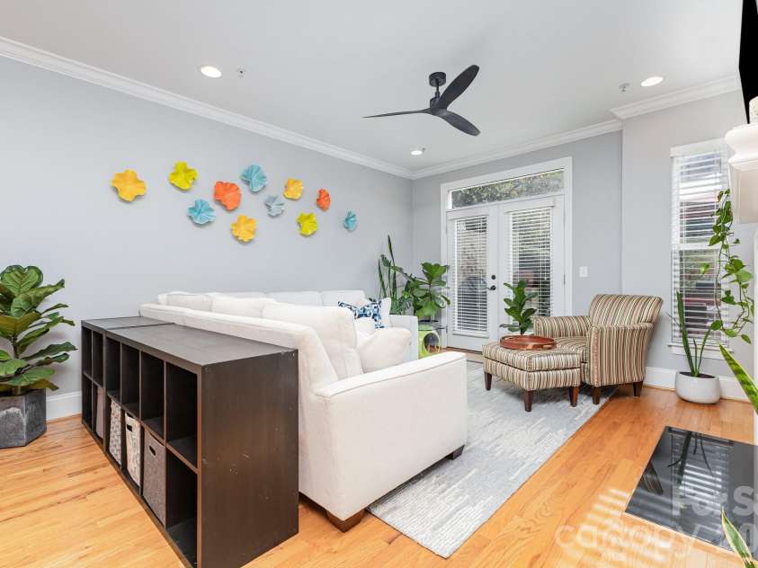 239 Dotger Avenue, Charlotte, NC 28207.  MLS# CAR4319791, YatesRealty ID 10367. 