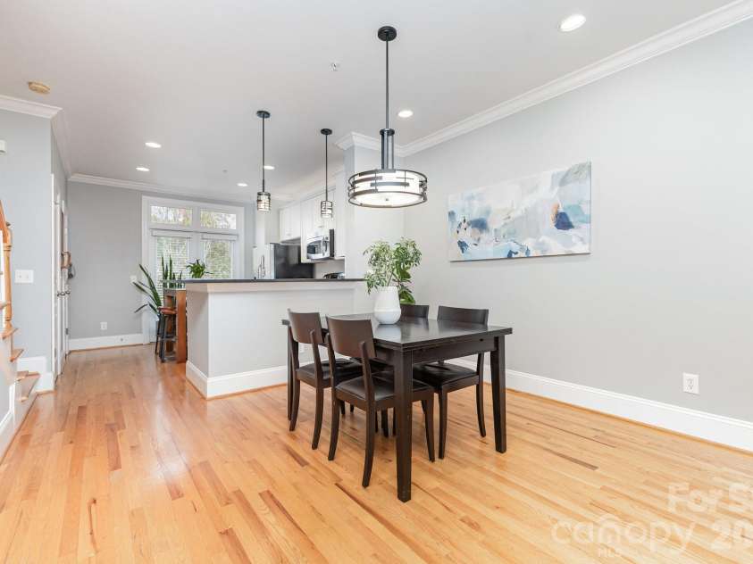 239 Dotger Avenue, Charlotte, NC 28207.  MLS# CAR4319791, YatesRealty ID 10367. 