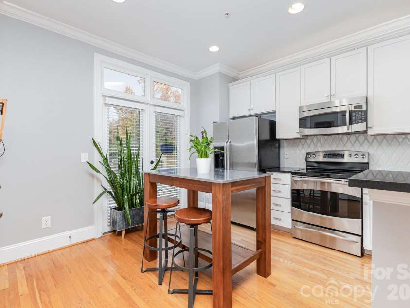 239 Dotger Avenue, Charlotte, NC 28207.  MLS# CAR4319791, YatesRealty ID 10367. 