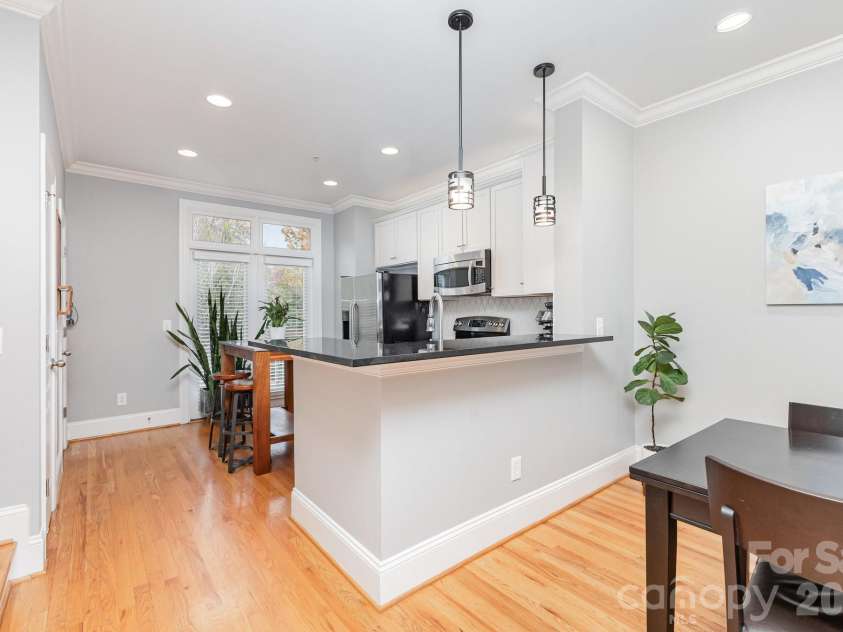 239 Dotger Avenue, Charlotte, NC 28207.  MLS# CAR4319791, YatesRealty ID 10367. 