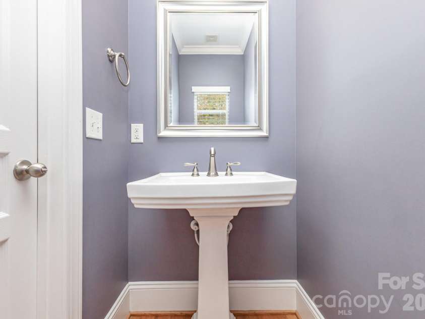 239 Dotger Avenue, Charlotte, NC 28207.  MLS# CAR4319791, YatesRealty ID 10367. 