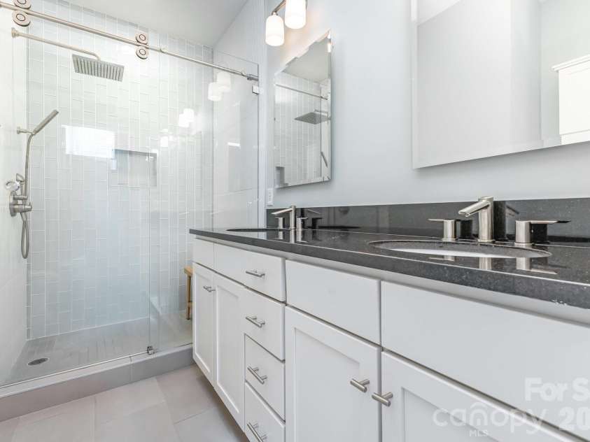 239 Dotger Avenue, Charlotte, NC 28207.  MLS# CAR4319791, YatesRealty ID 10367. 