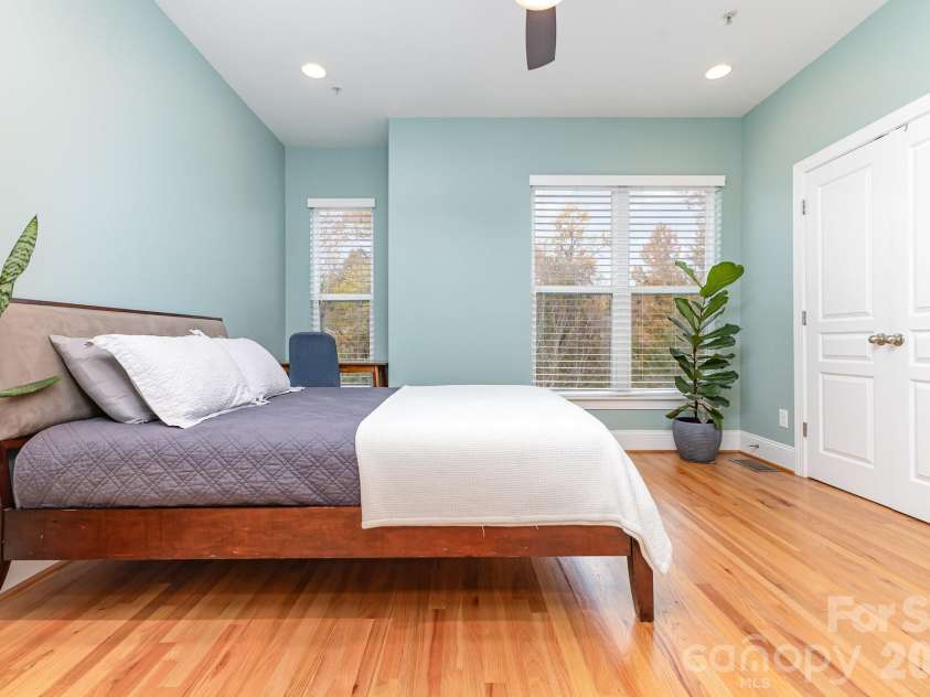 239 Dotger Avenue, Charlotte, NC 28207.  MLS# CAR4319791, YatesRealty ID 10367. 