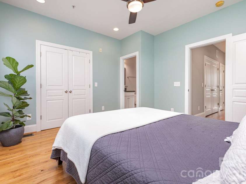 239 Dotger Avenue, Charlotte, NC 28207.  MLS# CAR4319791, YatesRealty ID 10367. 