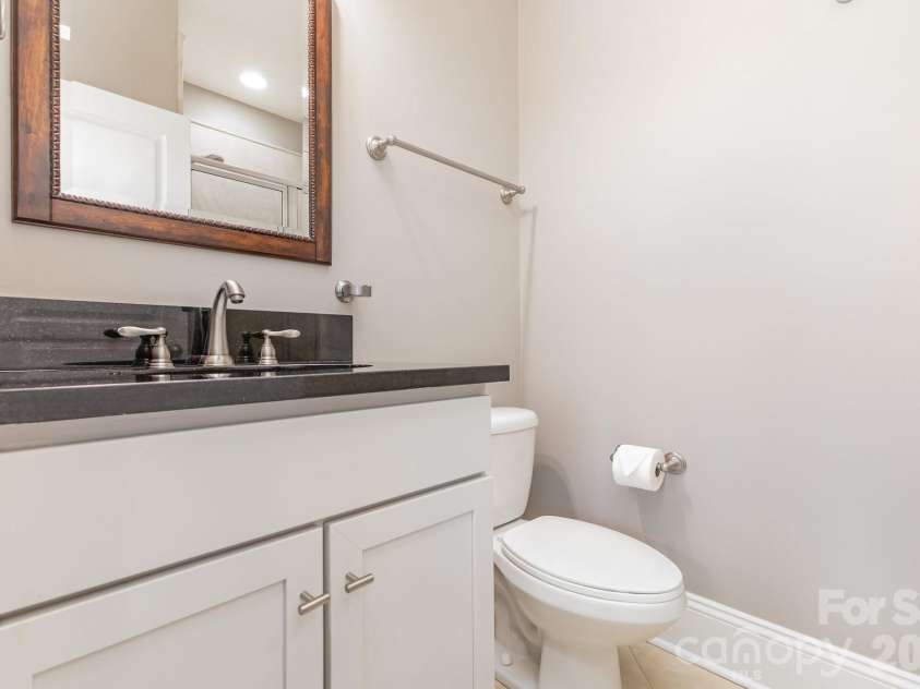 239 Dotger Avenue, Charlotte, NC 28207.  MLS# CAR4319791, YatesRealty ID 10367. 