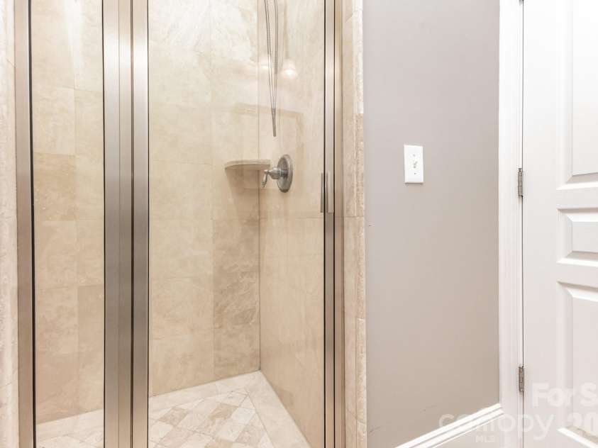 239 Dotger Avenue, Charlotte, NC 28207.  MLS# CAR4319791, YatesRealty ID 10367. 
