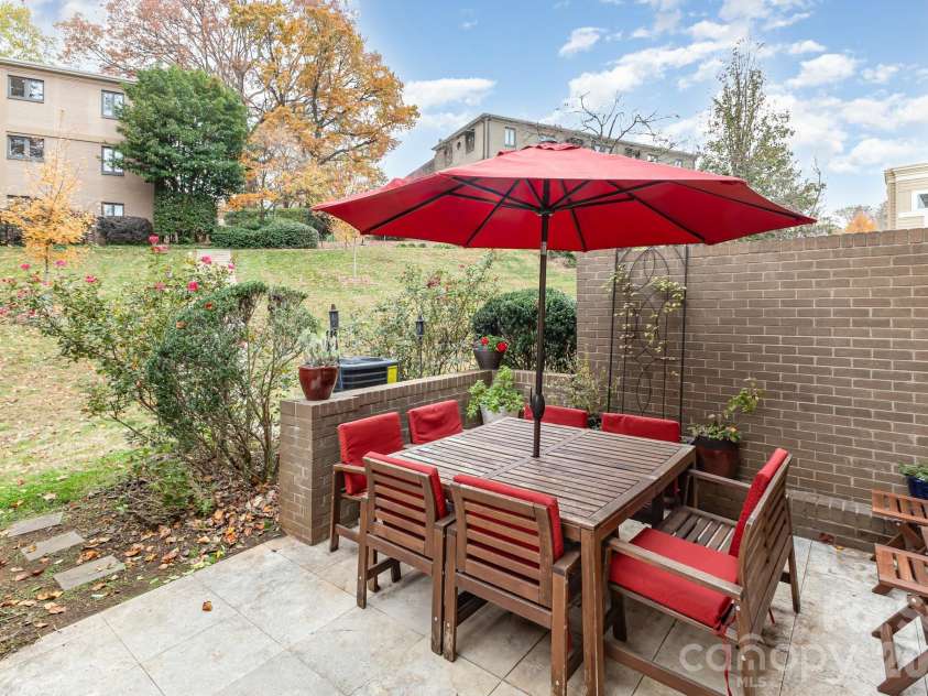239 Dotger Avenue, Charlotte, NC 28207.  MLS# CAR4319791, YatesRealty ID 10367. 