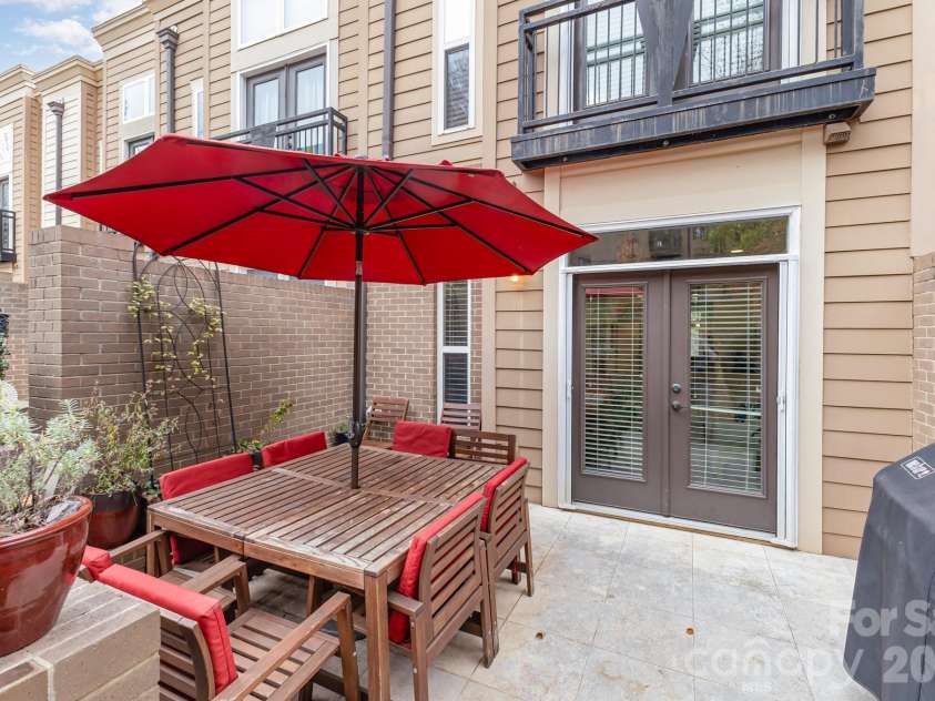 239 Dotger Avenue, Charlotte, NC 28207.  MLS# CAR4319791, YatesRealty ID 10367. 