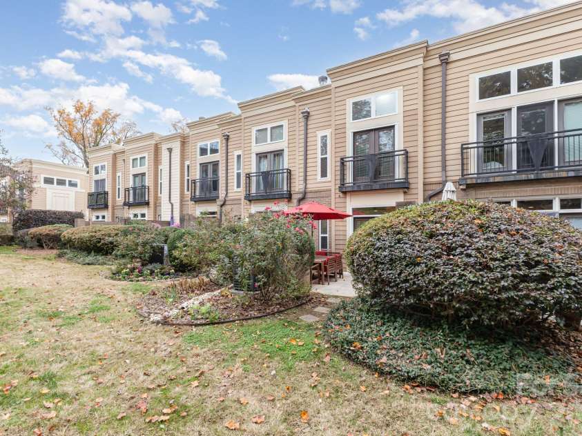 239 Dotger Avenue, Charlotte, NC 28207.  MLS# CAR4319791, YatesRealty ID 10367. 
