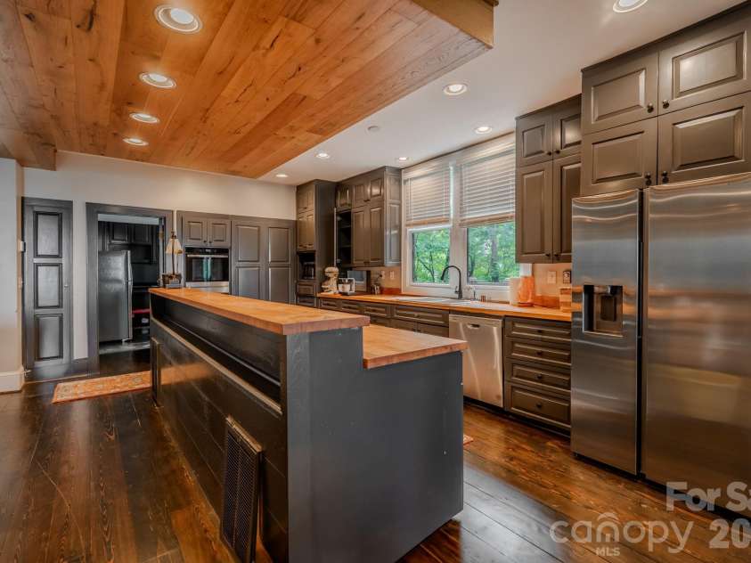 42 Wild Magnolia Way, Zirconia, NC 28790.  MLS# CAR4335152, YatesRealty ID 10368. 
