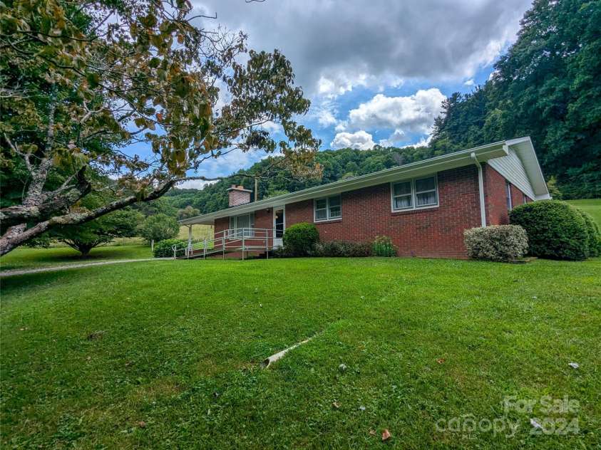 1524 Seven Mile Ridge Road, Burnsville, NC 28714.  MLS# CAR4166192, YatesRealty ID 1037. 