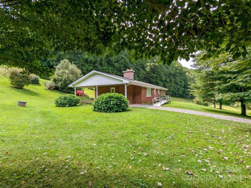 1524 Seven Mile Ridge Road, Burnsville, NC 28714.  MLS# CAR4166192, YatesRealty ID 1037. 