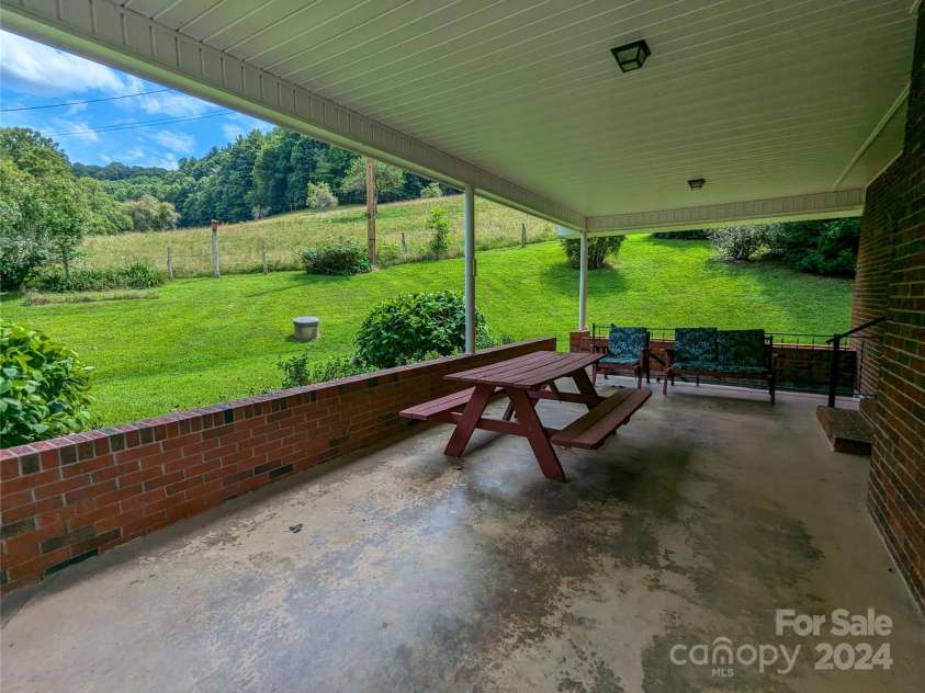 1524 Seven Mile Ridge Road, Burnsville, NC 28714.  MLS# CAR4166192, YatesRealty ID 1037. 