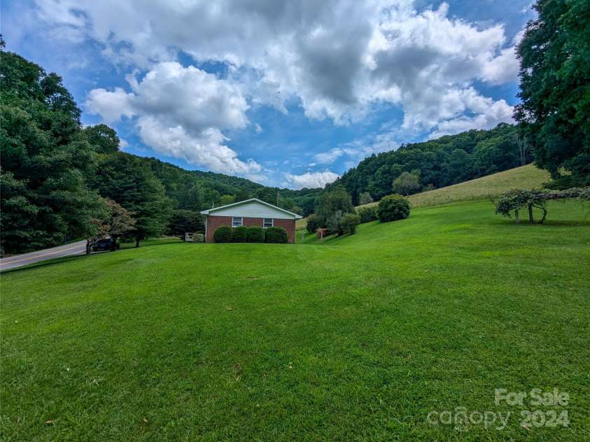 1524 Seven Mile Ridge Road, Burnsville, NC 28714.  MLS# CAR4166192, YatesRealty ID 1037. 