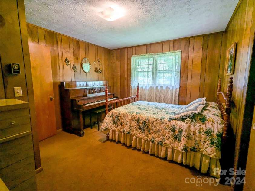 1524 Seven Mile Ridge Road, Burnsville, NC 28714.  MLS# CAR4166192, YatesRealty ID 1037. 