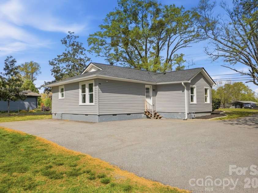 2477 Secrest Shortcut Road, Monroe, NC 28110.  MLS# CAR4362766, YatesRealty ID 10370. 