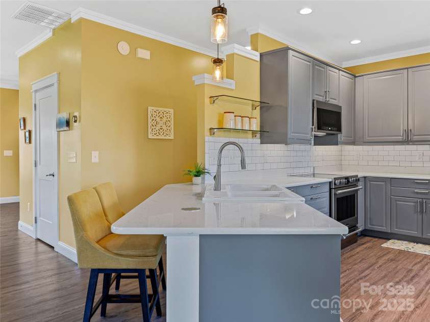 81 Salem Road, Weaverville, NC 28787.  MLS# CAR4242064, YatesRealty ID 10370. 