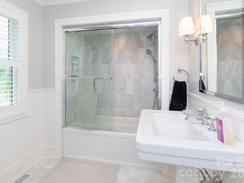 11 Lila Lane, Clyde, NC 28721.  MLS# CAR4424951, YatesRealty ID 10372. Main Level Bathroom