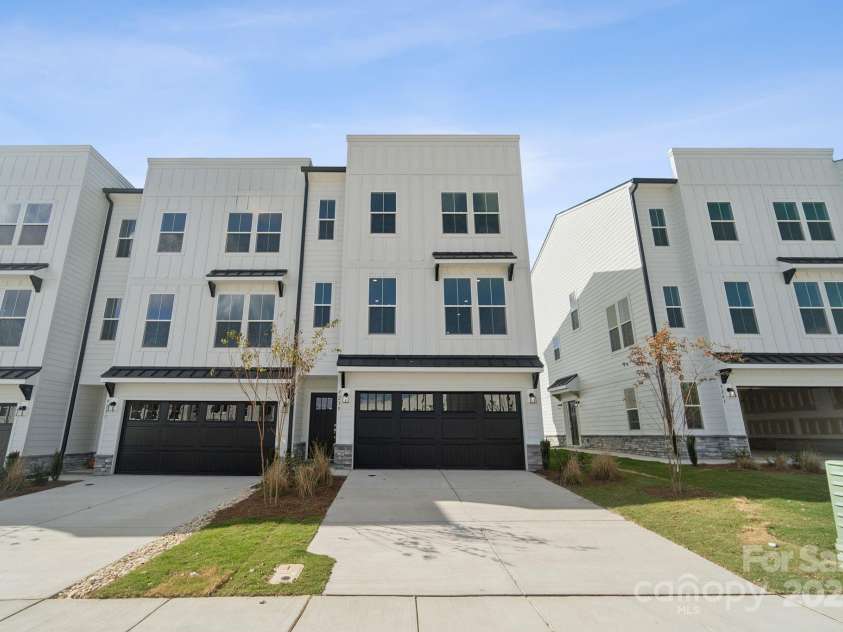 9239 Delancey Lane, Concord, NC 28027.  MLS# CAR4234338, YatesRealty ID 10372. Modern End Unit Townhome