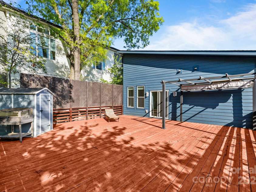 1121 Alexander Street, Charlotte, NC 28206.  MLS# CAR4245079, YatesRealty ID 10374. 