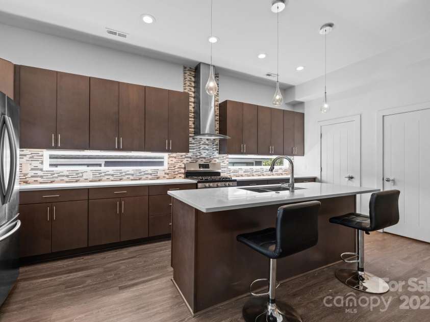 1121 Alexander Street, Charlotte, NC 28206.  MLS# CAR4245079, YatesRealty ID 10374. 