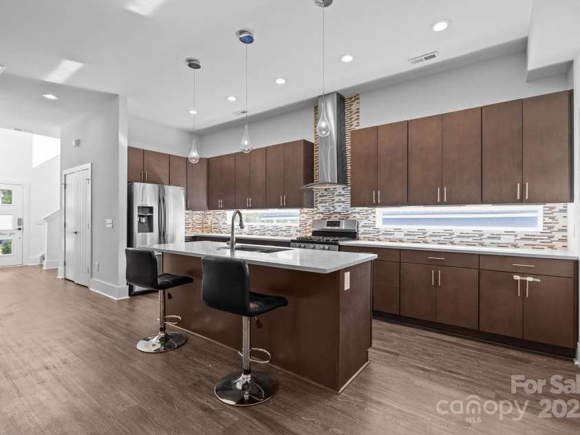 1121 Alexander Street, Charlotte, NC 28206.  MLS# CAR4245079, YatesRealty ID 10374. 