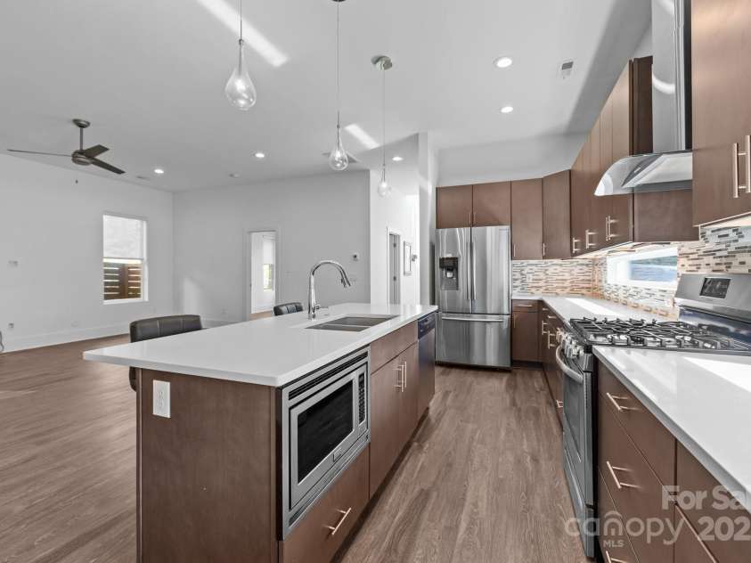 1121 Alexander Street, Charlotte, NC 28206.  MLS# CAR4245079, YatesRealty ID 10374. 