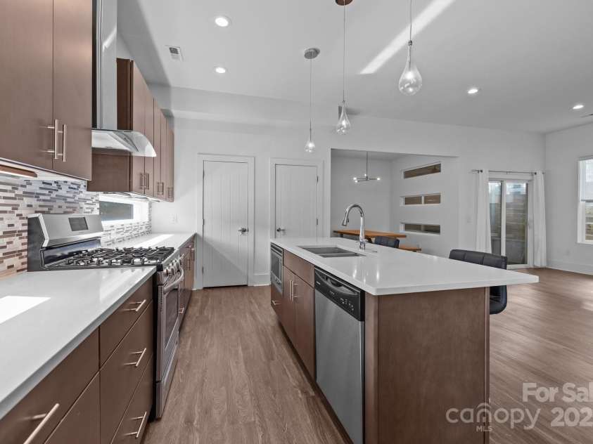1121 Alexander Street, Charlotte, NC 28206.  MLS# CAR4245079, YatesRealty ID 10374. 