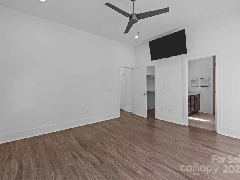 1121 Alexander Street, Charlotte, NC 28206.  MLS# CAR4245079, YatesRealty ID 10374. 