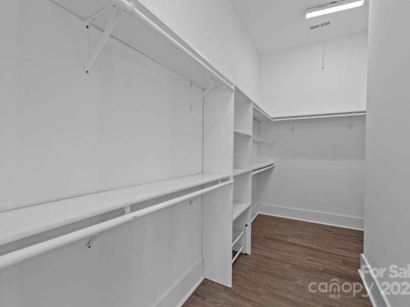 1121 Alexander Street, Charlotte, NC 28206.  MLS# CAR4245079, YatesRealty ID 10374. 