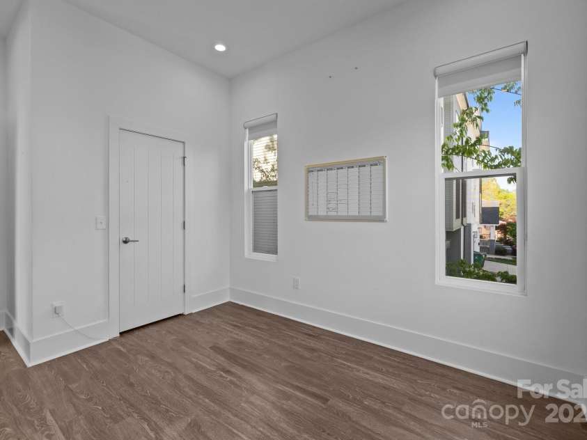 1121 Alexander Street, Charlotte, NC 28206.  MLS# CAR4245079, YatesRealty ID 10374. 