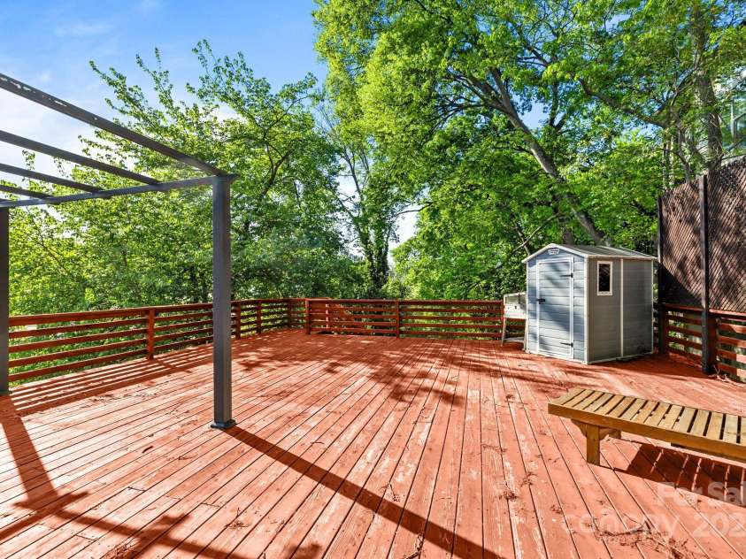 1121 Alexander Street, Charlotte, NC 28206.  MLS# CAR4245079, YatesRealty ID 10374. 
