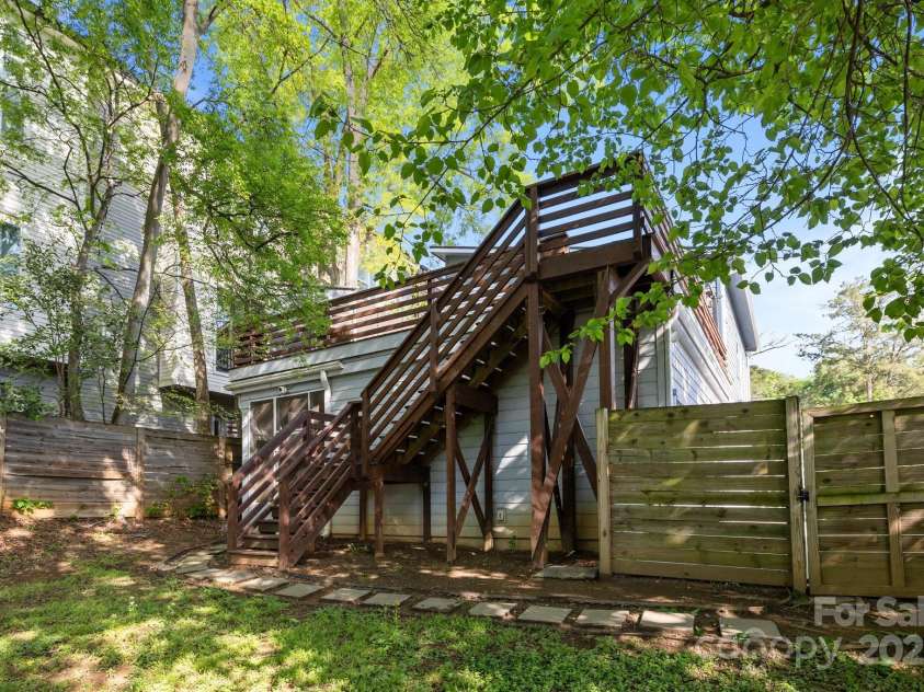 1121 Alexander Street, Charlotte, NC 28206.  MLS# CAR4245079, YatesRealty ID 10374. 
