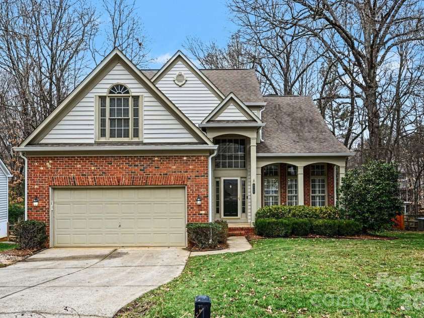 5805 Swanston Drive, Charlotte, NC 28269.  MLS# CAR4345984, YatesRealty ID 10378. 