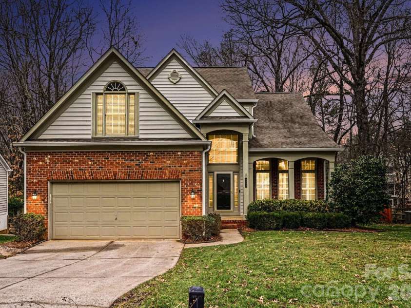5805 Swanston Drive, Charlotte, NC 28269.  MLS# CAR4345984, YatesRealty ID 10378. 