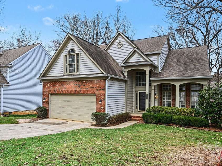 5805 Swanston Drive, Charlotte, NC 28269.  MLS# CAR4345984, YatesRealty ID 10378. 
