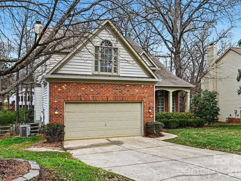 5805 Swanston Drive, Charlotte, NC 28269.  MLS# CAR4345984, YatesRealty ID 10378. 
