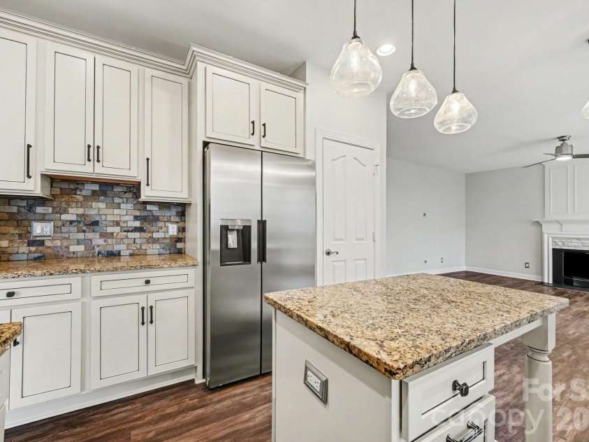 5805 Swanston Drive, Charlotte, NC 28269.  MLS# CAR4345984, YatesRealty ID 10378. 