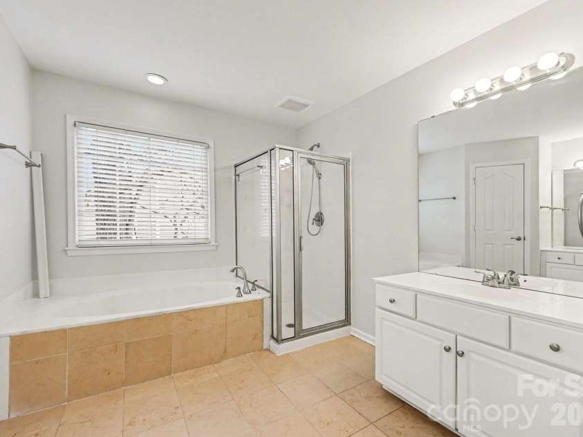 5805 Swanston Drive, Charlotte, NC 28269.  MLS# CAR4345984, YatesRealty ID 10378. 