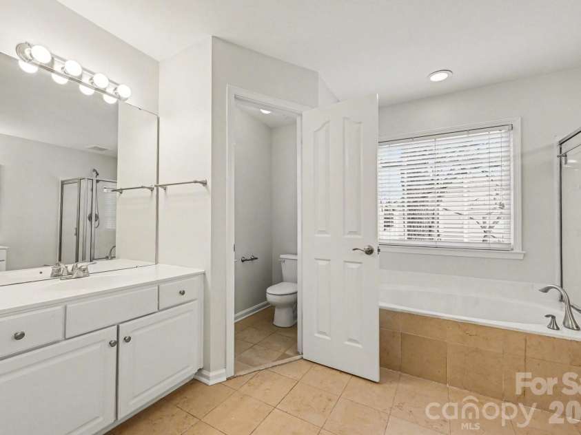5805 Swanston Drive, Charlotte, NC 28269.  MLS# CAR4345984, YatesRealty ID 10378. 
