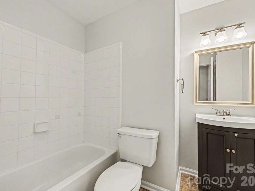 5805 Swanston Drive, Charlotte, NC 28269.  MLS# CAR4345984, YatesRealty ID 10378. 