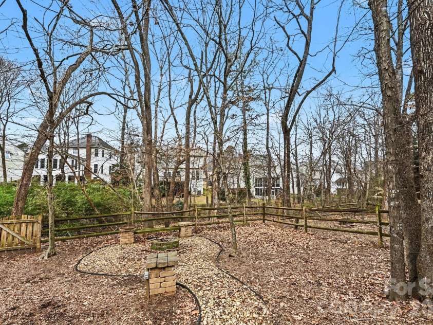5805 Swanston Drive, Charlotte, NC 28269.  MLS# CAR4345984, YatesRealty ID 10378. 