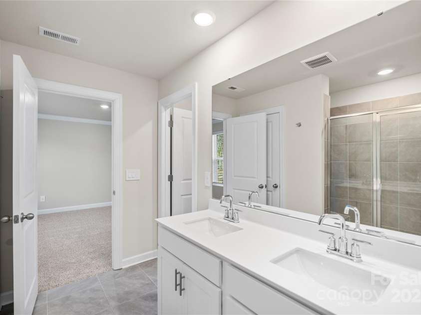 4015 Bufflehead Drive, Charlotte, NC 28269.  MLS# CAR4207398, YatesRealty ID 10379. 