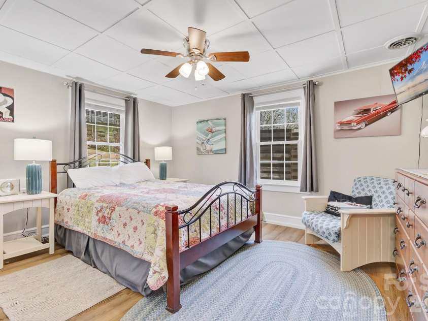 8 Concord Road, Asheville, NC 28803.  MLS# CAR4363970, YatesRealty ID 10379. 