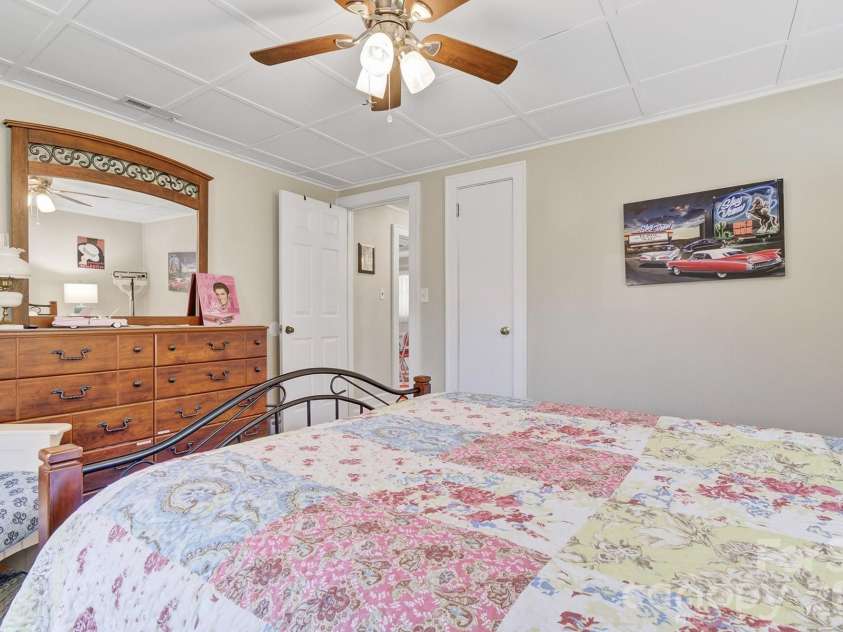 8 Concord Road, Asheville, NC 28803.  MLS# CAR4363970, YatesRealty ID 10379. 