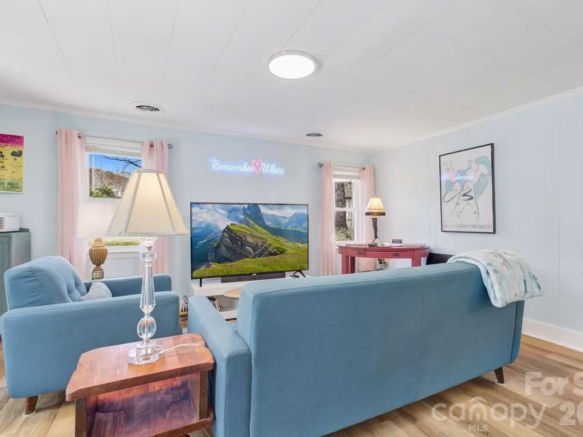 8 Concord Road, Asheville, NC 28803.  MLS# CAR4363970, YatesRealty ID 10379. 
