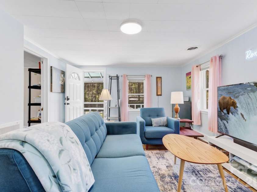 8 Concord Road, Asheville, NC 28803.  MLS# CAR4363970, YatesRealty ID 10379. 