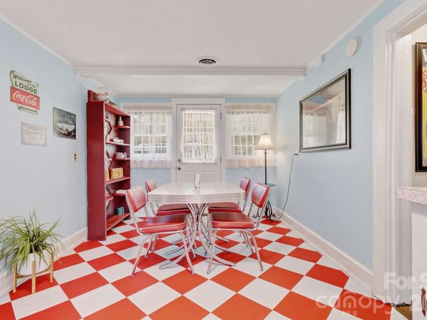 8 Concord Road, Asheville, NC 28803.  MLS# CAR4363970, YatesRealty ID 10379. 