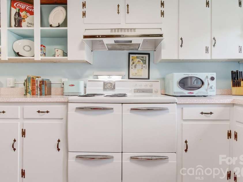8 Concord Road, Asheville, NC 28803.  MLS# CAR4363970, YatesRealty ID 10379. 