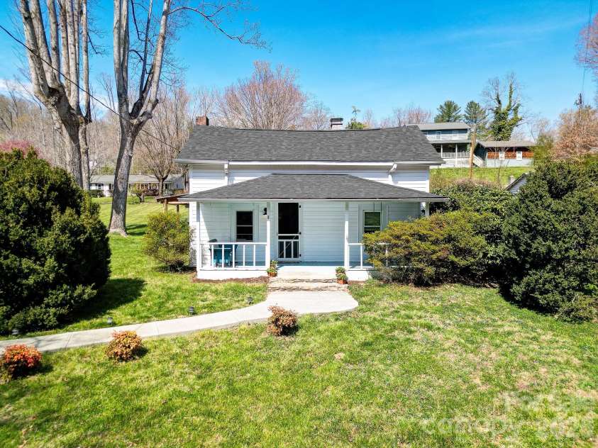 8 Concord Road, Asheville, NC 28803.  MLS# CAR4363970, YatesRealty ID 10379. 